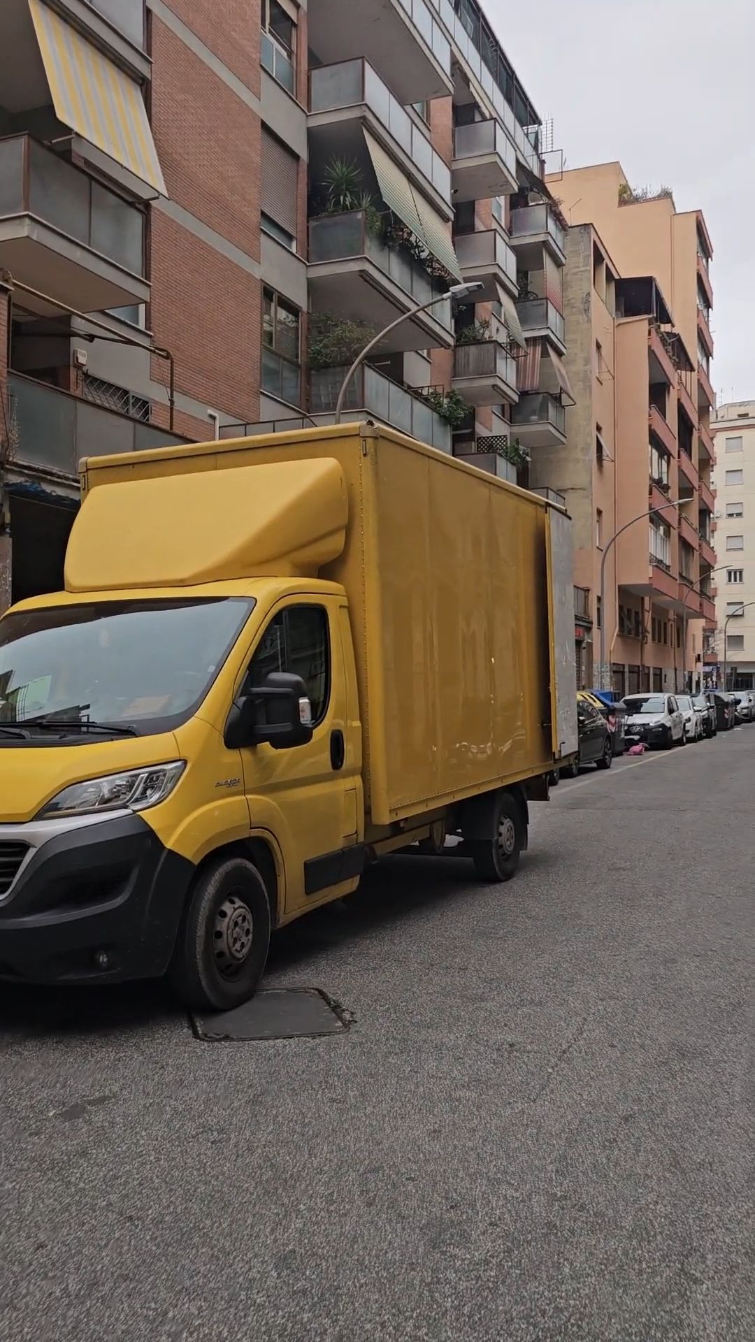 Camion traslochi Omar Contigo Roma